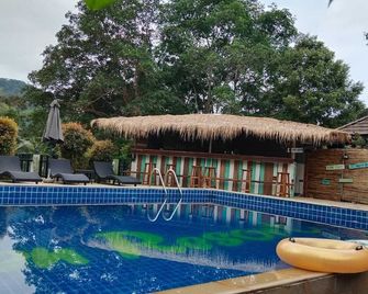 Iyara Boty Resort - Ko Chang - Uima-allas