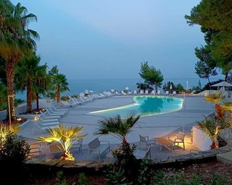 Ah Premium Baia Dei Faraglioni - Mattinata - Piscina