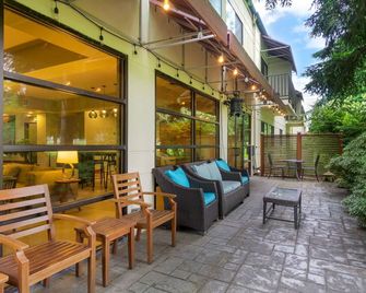 Best Western Plus Plaza by the Green - Kent - Terasa