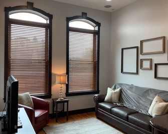 Historic apartment in the center - Kalispell - Salon