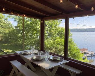 Cape Cod on Cayuga Lake West Shore - Interlaken - Dining room
