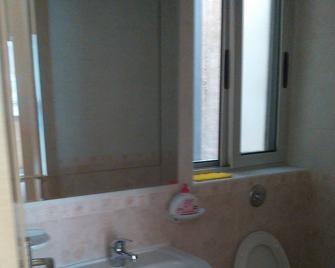 Property in Birzebbugia Close to the beach - Birżebbuġa - Bathroom
