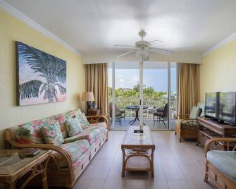 Sunrise 307-2BR/2BA condo near beaches with pool, parking, balcony - Key West - Soggiorno