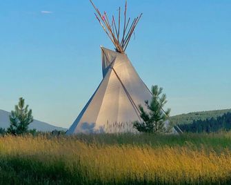 Star Lodge Tipi at Stepping Stone - Bigfork - Bedroom