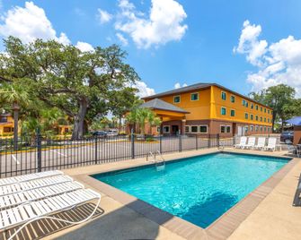 Days Inn Biloxi Beach - Biloxi - Pool