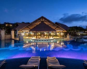 ساندالز جرينادا - شامل جميع الخدمات للأزواج فقط - سانت جورجز - حوض السباحة