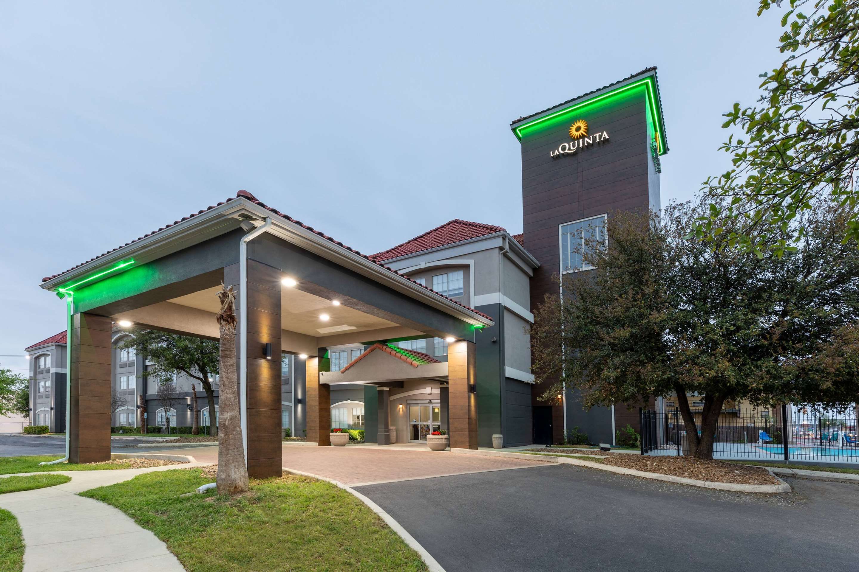 La Quinta Inn & Suites by Wyndham New Braunfels - New Braunfels - Bâtiment