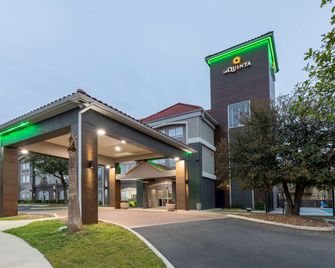 La Quinta Inn & Suites by Wyndham New Braunfels - New Braunfels - Edificio