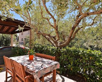 Apartment Vesna 1642 - Pula - Innenhof