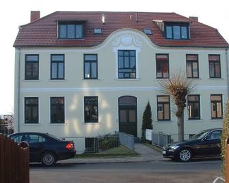 Vacation apartment with a view of the Warnow in Rostock-Gehlsdorf - Rostock - Building