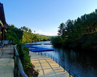 Casas da Encosta - Sobreira Formosa - Patio