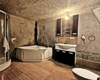 Falcon Cave Suites - Göreme - Bathroom