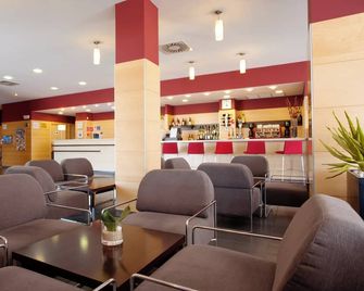 Holiday Inn Express Malaga Airport By IHG - Málaga - Oleskelutila