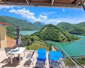 Amazing Lake View - Castel di Tora - Balcón