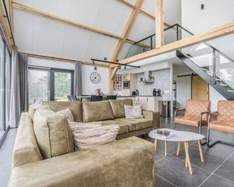 Farm Lodge 676 - Three Bedroom Resort, Sleeps 6 - Baarle-Nassau - Sala de estar