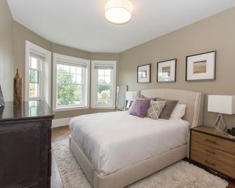 Modern 2-bedroom loft condo near BC, BU, hospitals & train w/ parking available. - בוסטון - חדר שינה