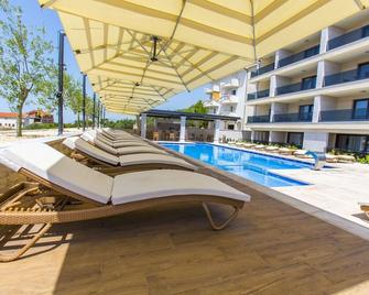 Luxury Aparthotel - Makarska - Piscina