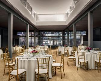Kimpton Palladian Hotel By IHG - Seattle - Front desk