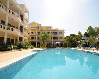 Central Cabarete beach, 2 bedrooms/2 baths, steps from water, near everything! - Cabarete - Pool
