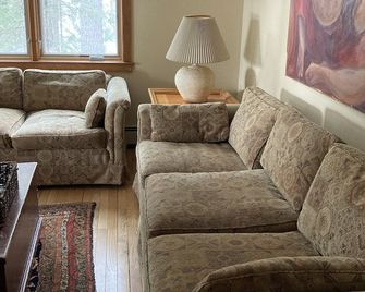 Year round, Exceptional Lake Front Rental on Pristine Thompson Lake - Oxford - Living room