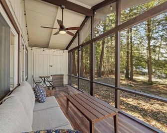 Lakeside 3BR Retreat with Dock Hot Tub - Sleeps 6 - Center Harbor - Balcony