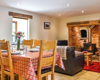 Llandremor Fawr Cottage - Cc - Swansea - Dining room