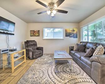 Cozy Townhome Near Dtwn, Hospital and College! - Pocatello - Living room