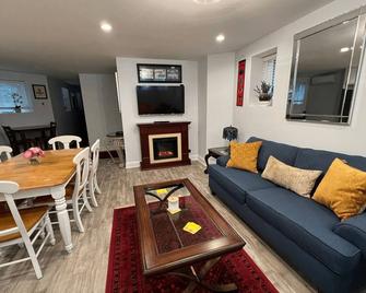 Wrigleyville Inn - Garden Unit - Chicago