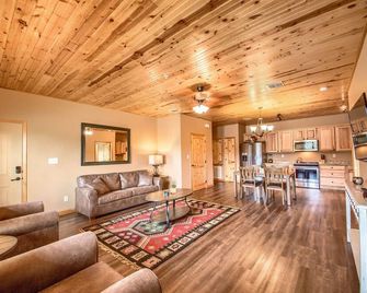 Old Mills Resort Om A9 - New Braunfels - Living room