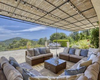 Large Villa. 25 mins inland from St Tropez. Magnificent views towards the sea. - La Garde-Freinet - Патіо
