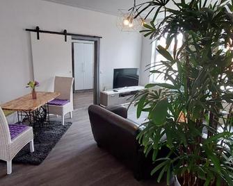 Modernes Wohnen Im Alten Beelitz Wohnung - Beelitz - Sala de estar