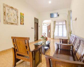Shakila Guest House - Malang - Comedor
