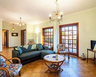 Artemida Beachside Escape - Villa Manjavino - Artémida - Pokój dzienny