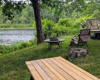 Little Slice of River Paradise on The Narramissic River - Bucksport - Patio