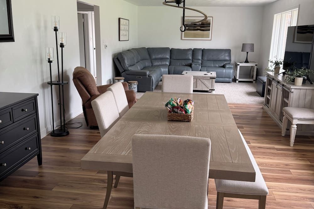Fabulous 4-bedroom house with AC in charming Bessemer
