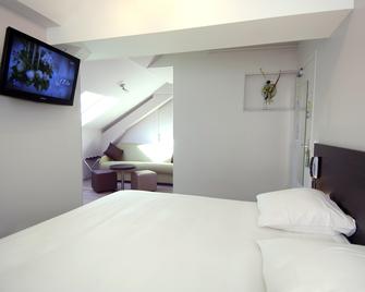 1924 Hôtel Grenoble - Grenoble - Bedroom