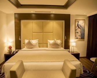 S Hotels Chennai - Chennai - Bedroom