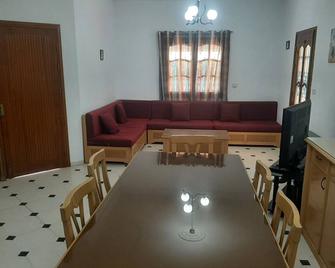 Charming villa in Chott-Meriem Kantaoui Sousse sea view, flower garden with trees - El Haj Mohammed Zarrouch - Dining room