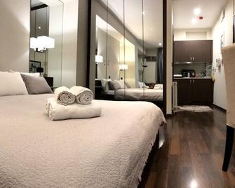Athens Luxury Suites - Athens - Bedroom