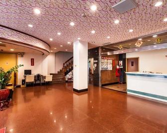 Ruei Gung Business Hotel - Kaohsiung City - Front desk