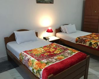 Hotel Bodhgaya inn - Bodhgaya - Slaapkamer