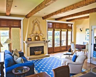 Calipaso Winery - Paso Robles - Living room