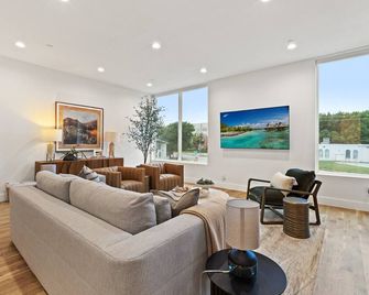 The Yellow Rose - Dallas - Olohuone