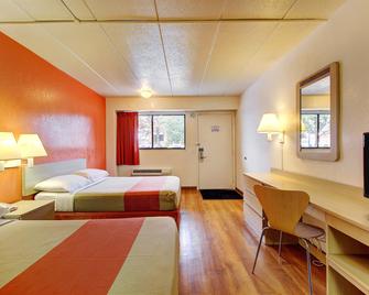 Motel 6 York Pa - York - Bedroom
