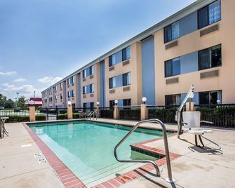 Sleep Inn Bessemer Helena - Bessemer - Piscina