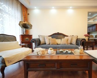 Youjia 1815 Xiangfang Branch Homestay (One branch in the Three Power Commercial Areas) - Harbin - Sala de estar