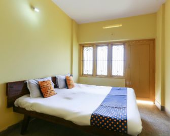 Spot On 65523 Tkt Tourist Home - Kannur - Schlafzimmer
