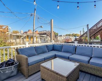 Trendy Baltimore Townhome: 2 Mi to Downtown! - Baltimore - Balcón