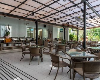Recenta Suite Phuket Suanluang - Wichit - Ресторан