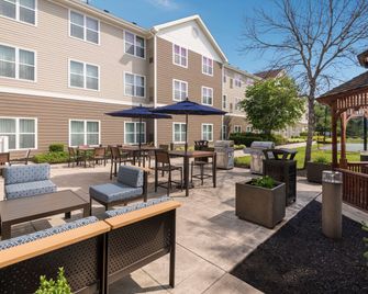 Homewood Suites by Hilton Philadelphia/Mt. Laurel - מאונט לורל - פטיו